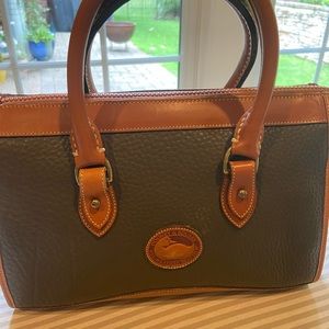 Dooney & Burke - Ladies Green khaki/tan purse.
